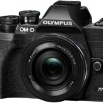 Olympus OM-D E-M10 Mark IV + 14–42 mm EZ čierny